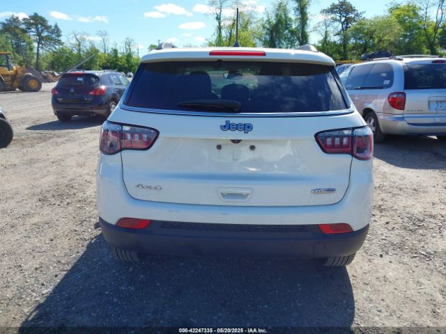 3C4NJDBB4JT346324 Jeep Compass Latitude 4x4