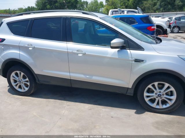 1FMCU0GDXJUD20233 Ford ESCAPE SE