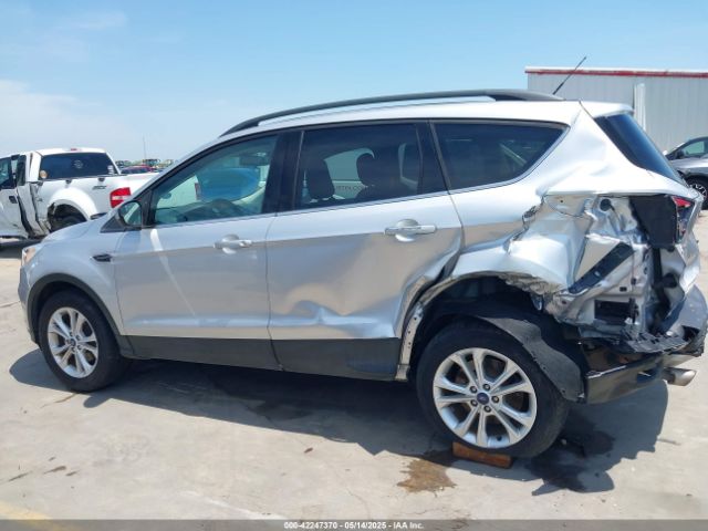 1FMCU0GDXJUD20233 Ford ESCAPE SE