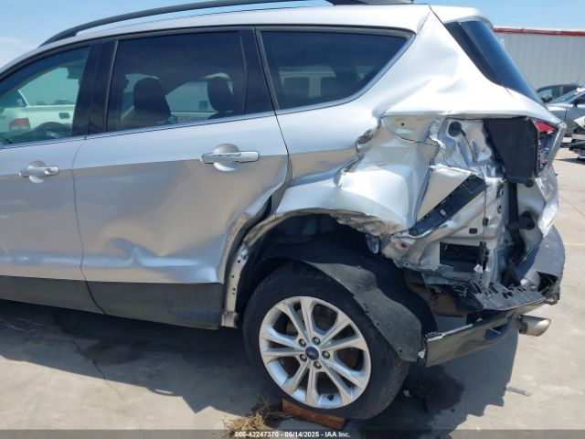 1FMCU0GDXJUD20233 Ford ESCAPE SE