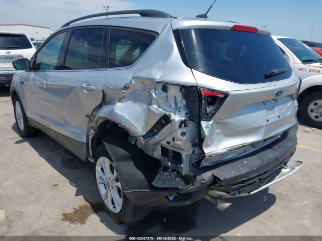 1FMCU0GDXJUD20233 Ford ESCAPE SE