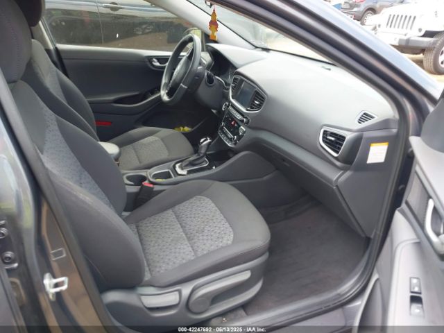 2019 HYUNDAI IONIQ HYBRID KMHC65LC4KU174675 Photo 4