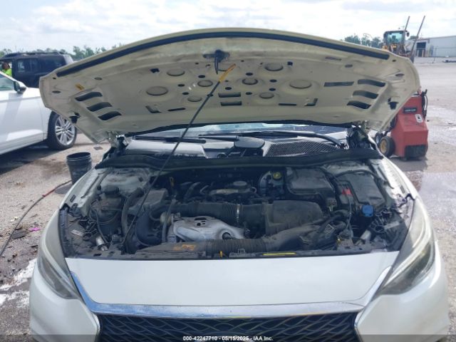 SJKCH5CR5JA048566 Infiniti Qx30 Premium