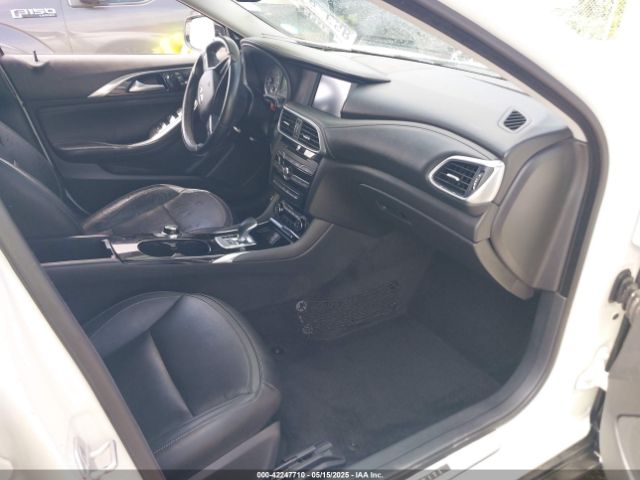 SJKCH5CR5JA048566 Infiniti Qx30 Premium