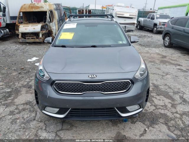 KNDCE3LC6H5081574 KIA Niro Touring