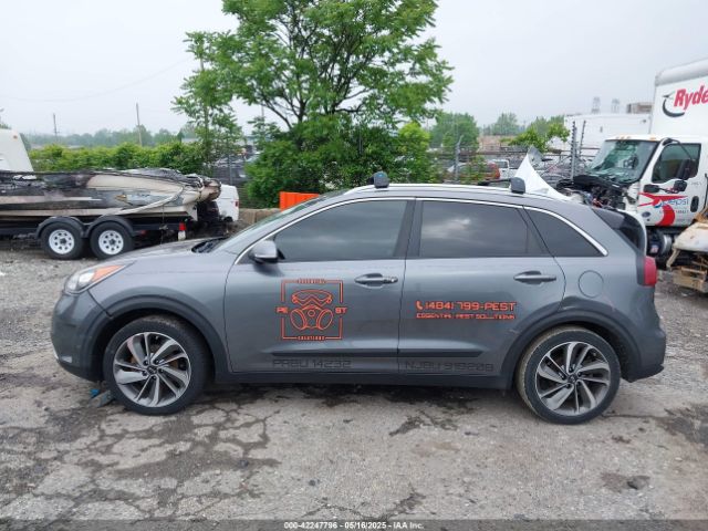KNDCE3LC6H5081574 KIA Niro Touring