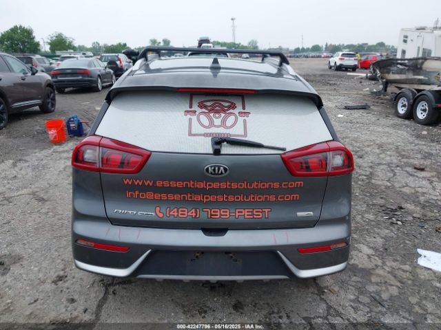 KNDCE3LC6H5081574 KIA Niro Touring