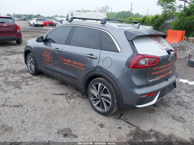 KNDCE3LC6H5081574 KIA Niro Touring