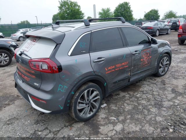 KNDCE3LC6H5081574 KIA Niro Touring