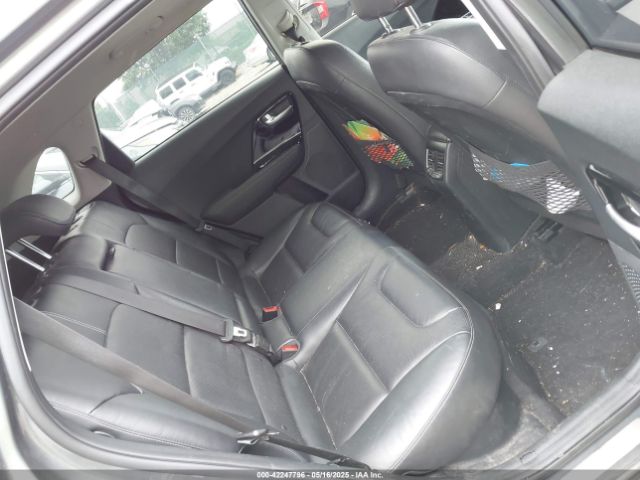KNDCE3LC6H5081574 KIA Niro Touring