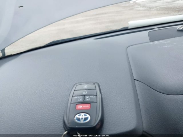 5TDBSKFC8NS062850 Toyota SIENNA LE