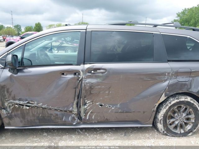 5TDBSKFC8NS062850 Toyota SIENNA LE