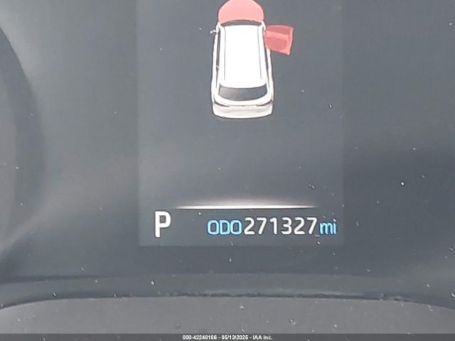 5TDBSKFC8NS062850 Toyota SIENNA LE