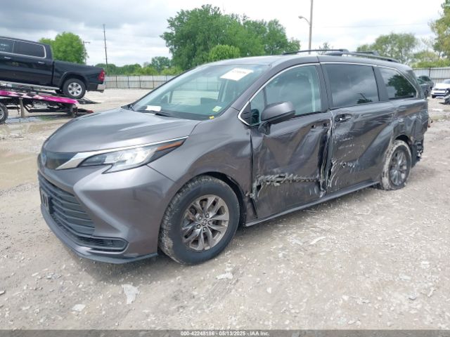 5TDBSKFC8NS062850 Toyota SIENNA LE