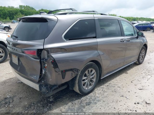 5TDBSKFC8NS062850 Toyota SIENNA LE