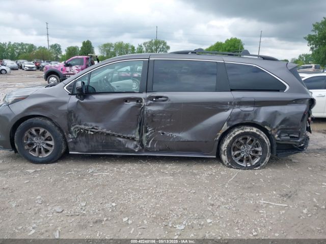 5TDBSKFC8NS062850 Toyota SIENNA LE