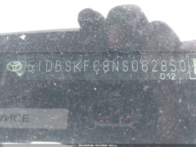 5TDBSKFC8NS062850 Toyota SIENNA LE