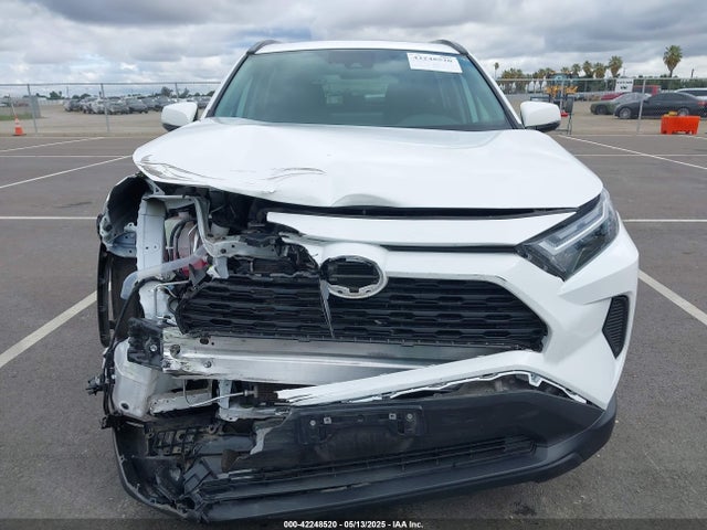 2T3P1RFV6NW315780 Toyota Rav4 Xle
