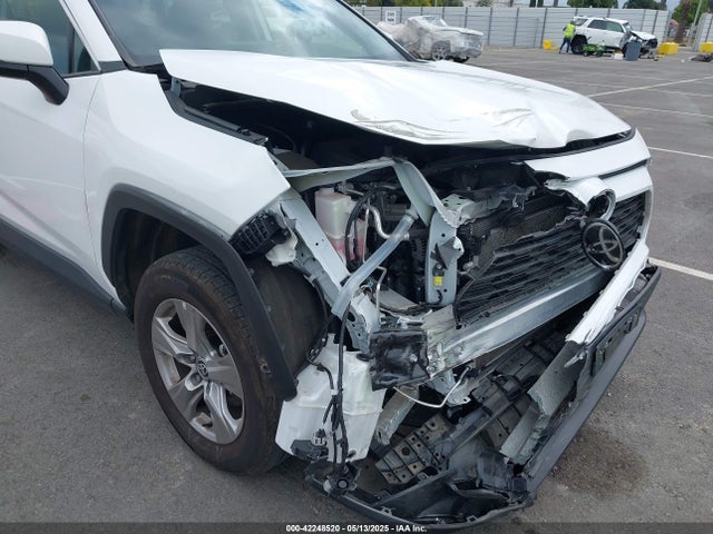 2T3P1RFV6NW315780 Toyota Rav4 Xle