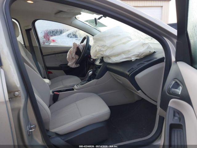 1FADP3K26FL227624 Ford FOCUS SE