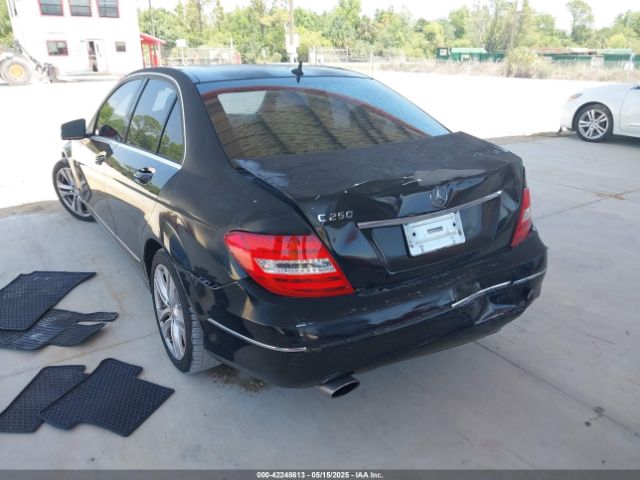 2013 MERCEDES-BENZ C 250 WDDGF4HB1DA808311 Photo 2