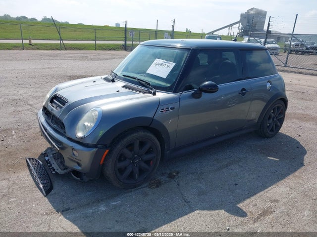 2006 MINI COOPER S WMWRE33556TL16256 Photo 1