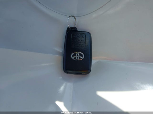 JTDKN3DU2E0364033 Toyota Prius Two
