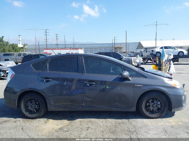 JTDKN3DU2E0364033 Toyota Prius Two