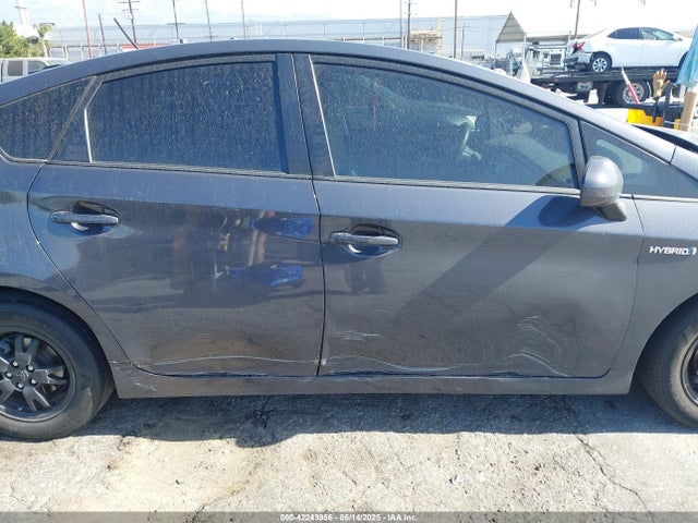 JTDKN3DU2E0364033 Toyota Prius Two