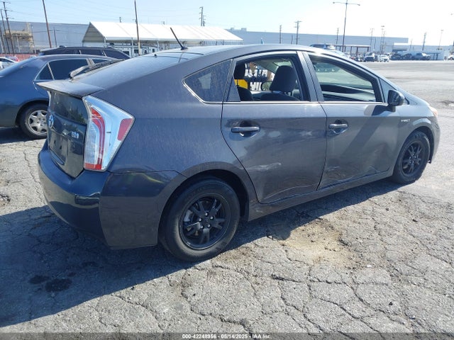JTDKN3DU2E0364033 Toyota Prius Two