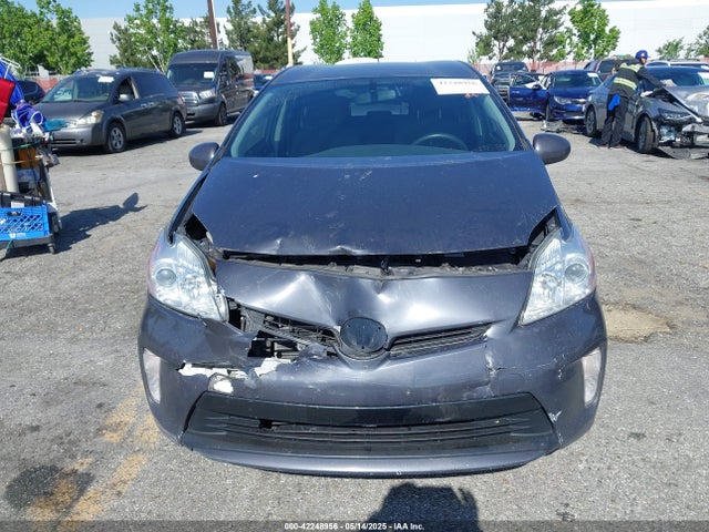 JTDKN3DU2E0364033 Toyota Prius Two