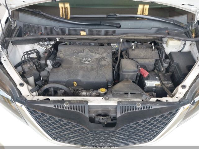 5TDXK3DC6FS632263 Toyota Sienna Se 8 Passenger