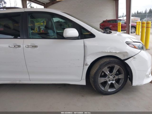 5TDXK3DC6FS632263 Toyota Sienna Se 8 Passenger