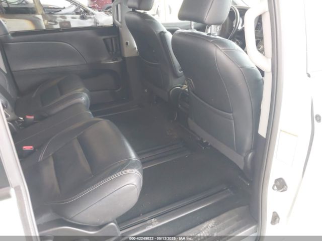 5TDXK3DC6FS632263 Toyota Sienna Se 8 Passenger