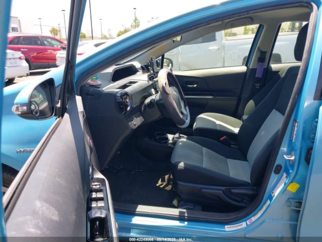 JTDKDTB34F1111594 Toyota Prius C Two