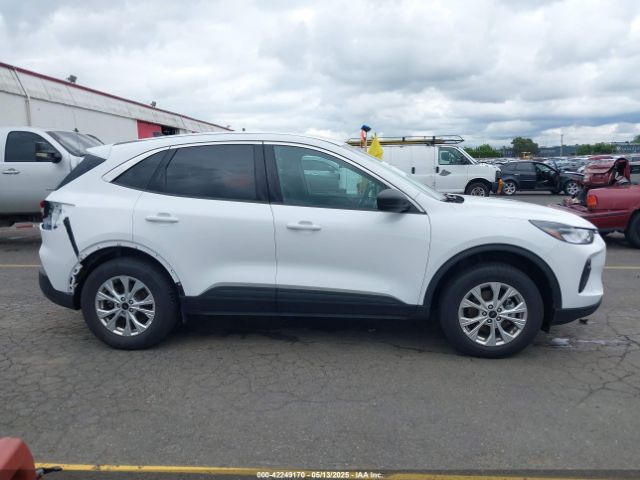 1FMCU9GN0RUA66671 Ford Escape Active