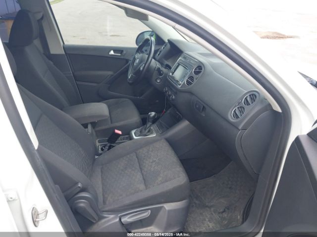 WVGAV7AX8FW606559 Volkswagen TIGUAN S