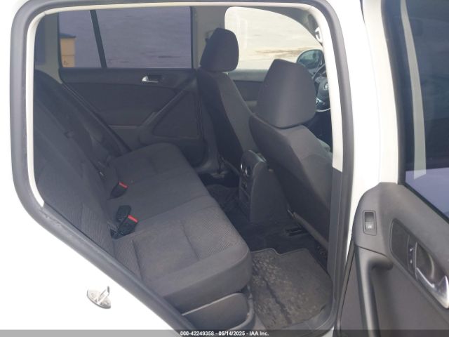 WVGAV7AX8FW606559 Volkswagen TIGUAN S