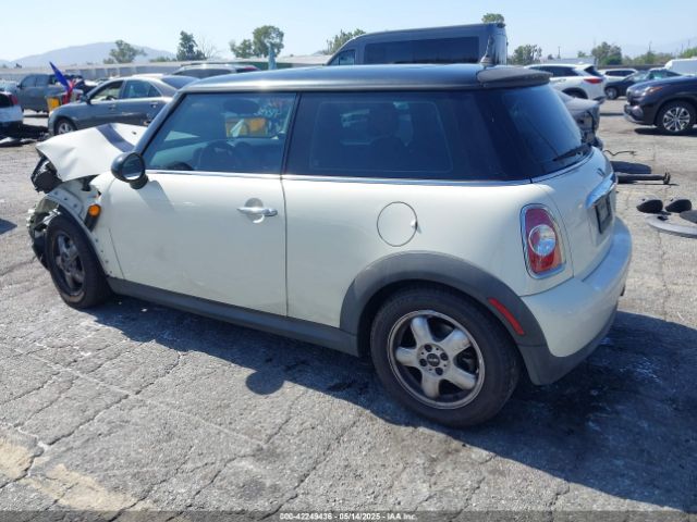 2011 MINI COOPER WMWSU3C52BT095133 Photo 2