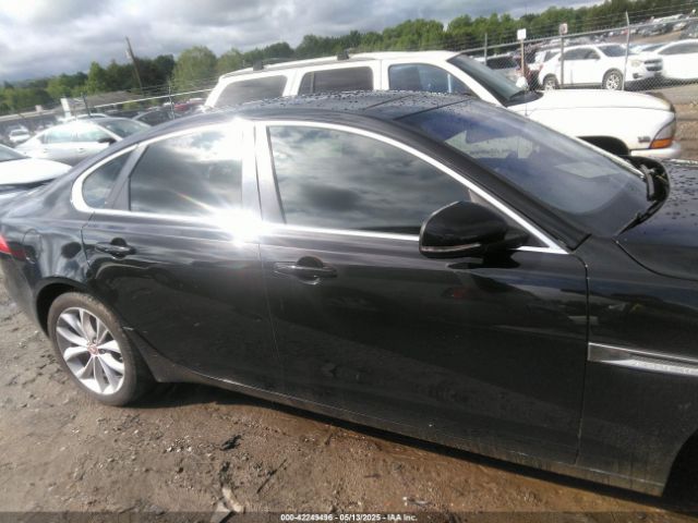 SAJBJ4BN5HCY31690 Jaguar Xf 20d Premium