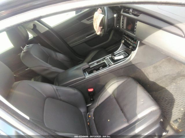 SAJBJ4BN5HCY31690 Jaguar Xf 20d Premium
