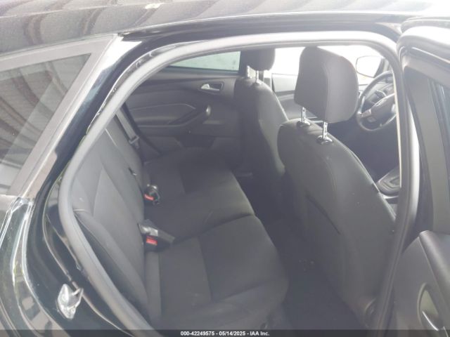 1FADP3K29GL210933 Ford FOCUS SE