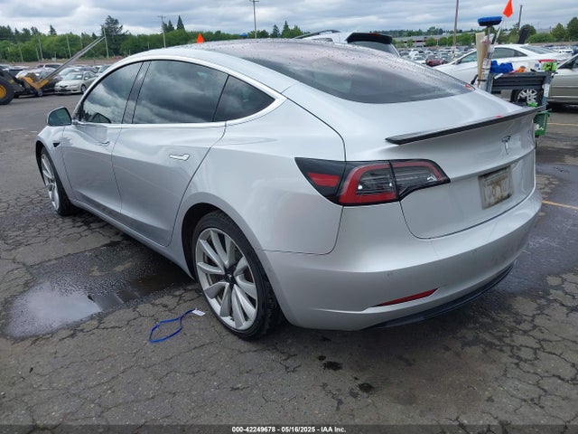 2018 TESLA MODEL 3 5YJ3E1EA6JF039278 Photo 2
