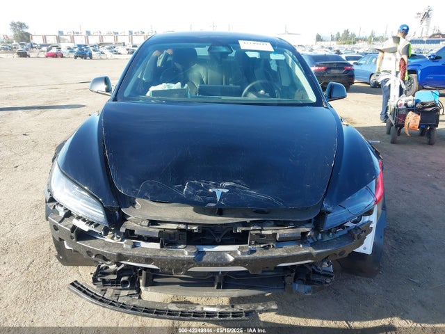 5YJ3E1EB3SF926394 Tesla 2025
