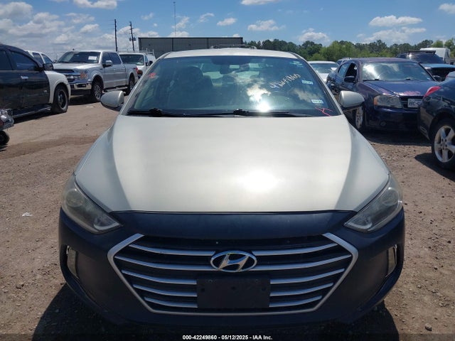 KMHD74LF2HU083807 Hyundai ELANTRA SE