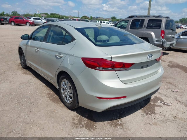 KMHD74LF2HU083807 Hyundai ELANTRA SE