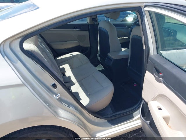 KMHD74LF2HU083807 Hyundai ELANTRA SE