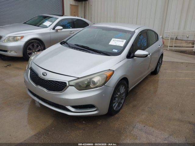 KNAFX4A68G5575988 KIA FORTE LX