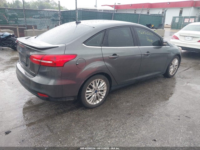 Ford Focus Titanium 2015 1FADP3J26FL382398 Image 4