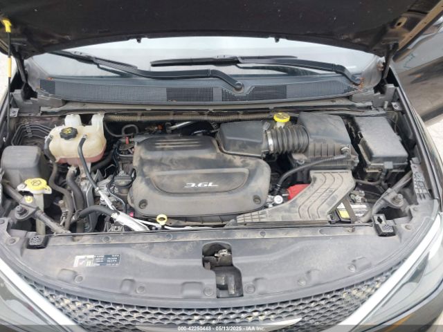 2C4RC1DG9HR620973 Chrysler Pacifica Touring